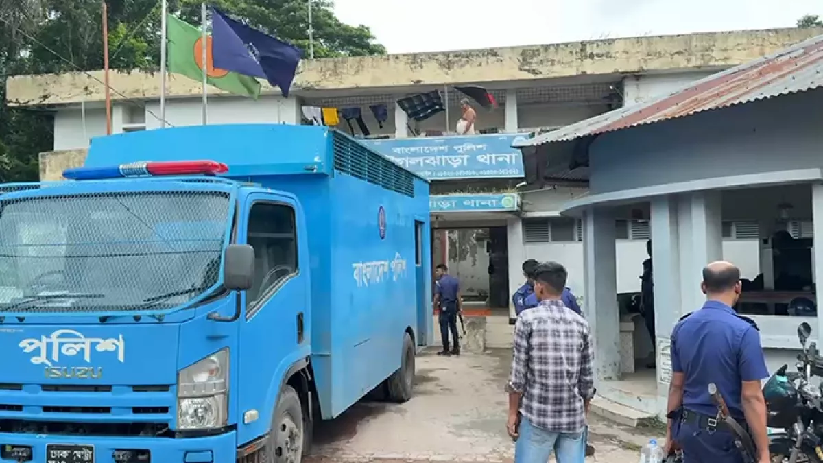 আসামির মৃত্যুর গুজব ছড়িয়ে থানায় হামলায় মামলা, গ্রেপ্তার ১৮