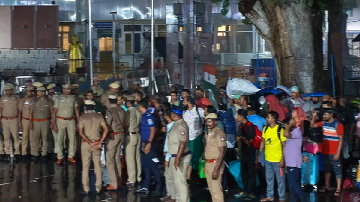 ভারতে ২ বছর কারাভোগের পর ৫০ বাংলাদেশি নারী-পুরুষ বেনাপোল আন্তর্জাতিক চেকপোস্ট দিয়ে বাংলাদেশে হস্তান্তর করেছে ভারতীয় পুলিশ। প্রবা ফটো