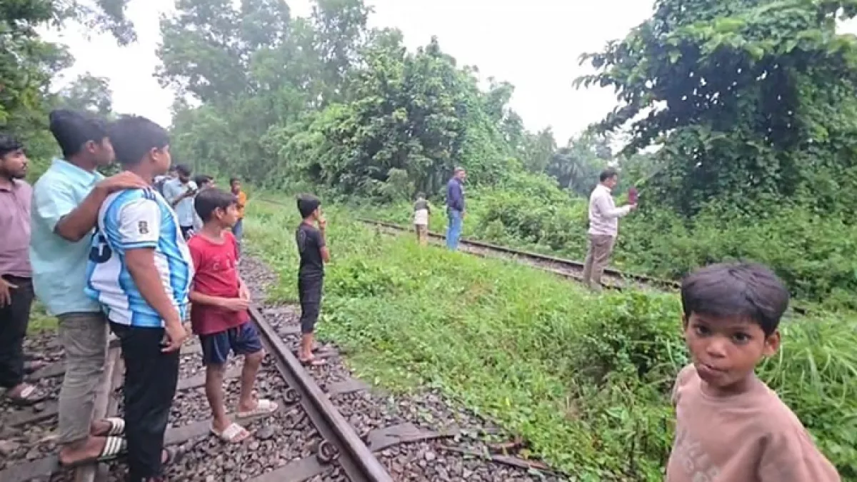 ফেনী সদর উপজেলায় ট্রেনে কাটা পড়ে  এক মোটরসাইকেল পার্টস ব্যবসায়ীর মর্মান্তিক মৃত্যু হয়েছে। প্রবা ফটো