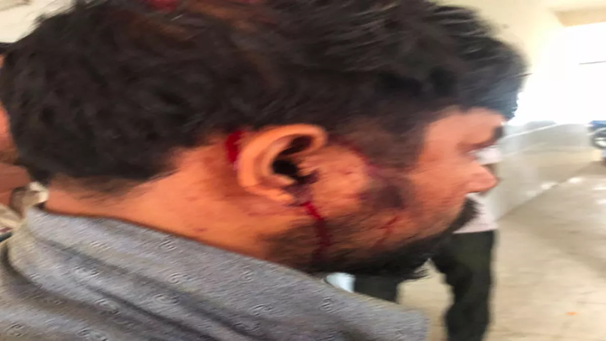 দুর্বৃত্তের অস্ত্রের আঘাতে ১২ ঘণ্টা দোকানে অচেতন ছিলেন ব্যবসায়ী     