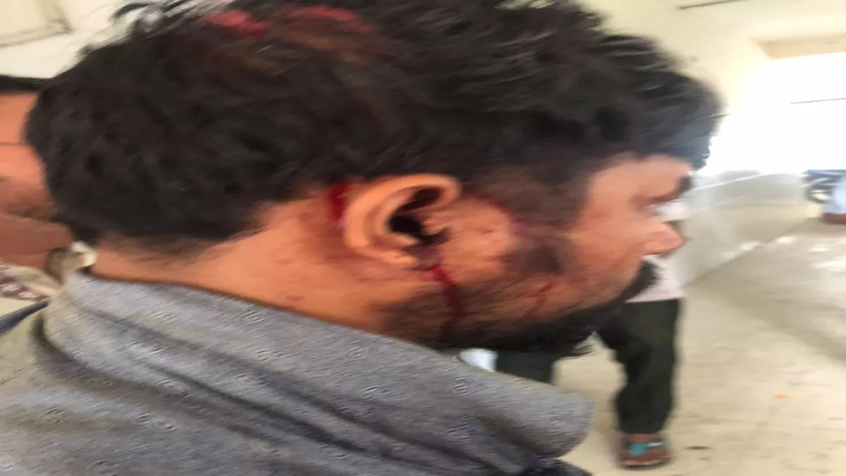দুর্বৃত্তের অস্ত্রের আঘাতে ১২ ঘণ্টা দোকানে অচেতন ছিলেন ব্যবসায়ী     