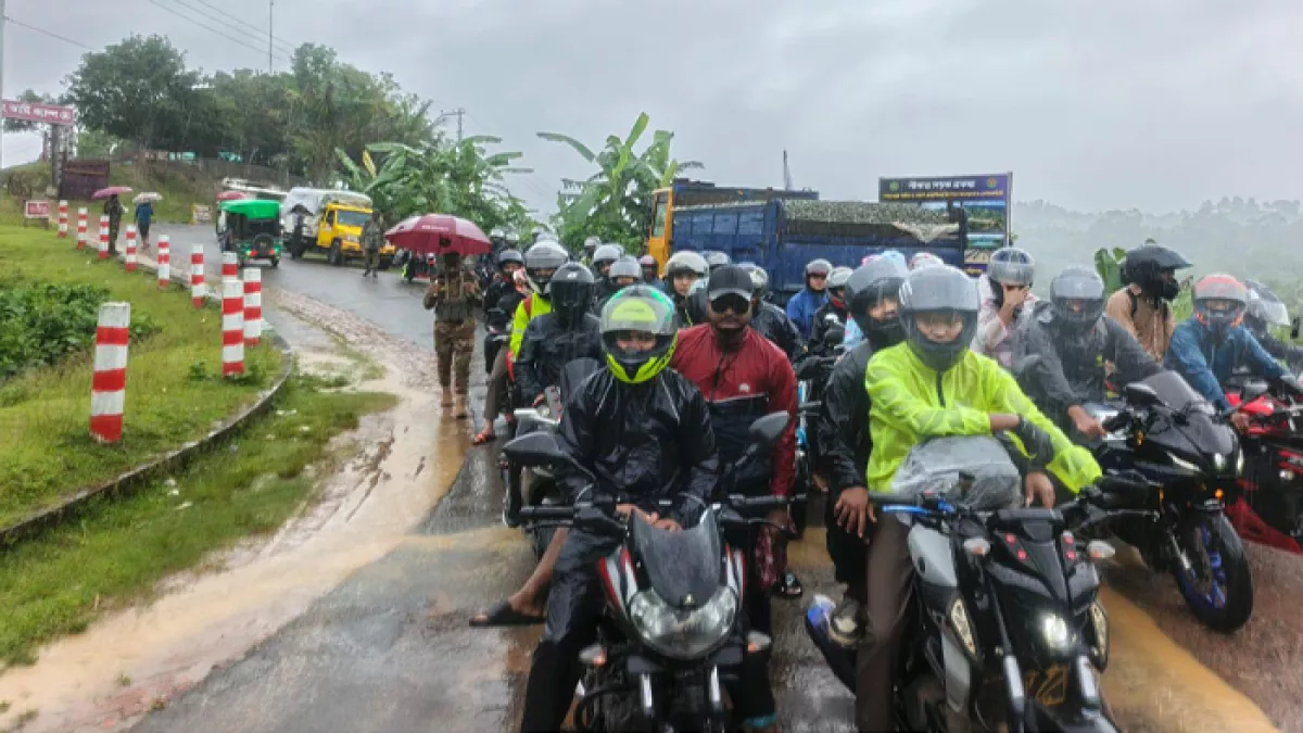 নিরাপদে ফিরলেন সাজেকে আটকে পড়া ৪১১ পর্যটক