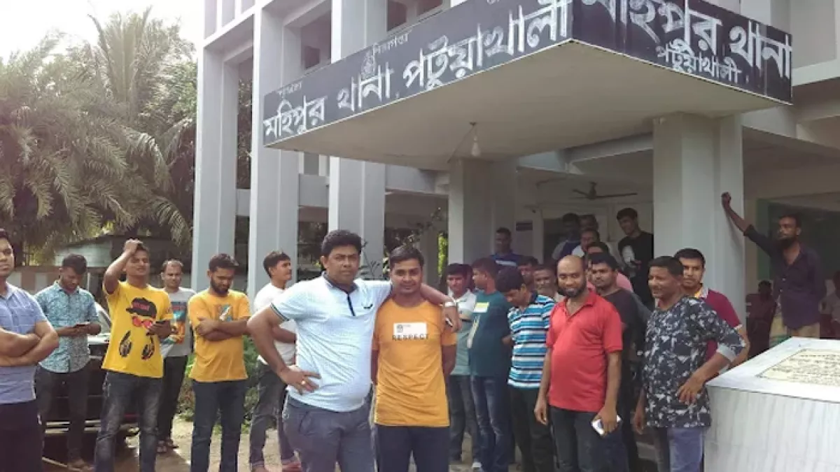 পটুয়াখালীর মহিপুর থানাকে প্রশাসনিক উপজেলা হিসেবে ঘোষণার প্রস্তুতির খবরে কুয়াকাটা উপকূলের সাধারণ মানুষের মাঝে বিরাজ করছে উৎসবের আমেজ। প্রবা ফটো
