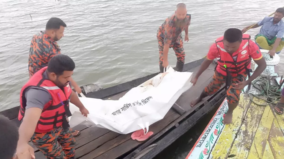 কৃষক ও পর্যটকের মরদেহ দুই দিন পর রবিবার (১২ জুলাই) উদ্ধার করেছে পুলিশ ও ফায়ার সার্ভিস কর্মীরা। প্রবা ফটো