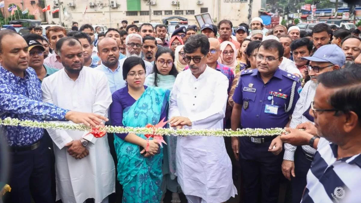 কুমিল্লা টাউন হল মাঠে শনিবার জাতীয় বৃক্ষমেলার উদ্বোধনী অনুষ্ঠানে কৃষি ও প্রাণিসম্পদমন্ত্রী আমিনুর রশিদ ইয়াছিন। ছবি: প্রতিদিনের বাংলাদেশ