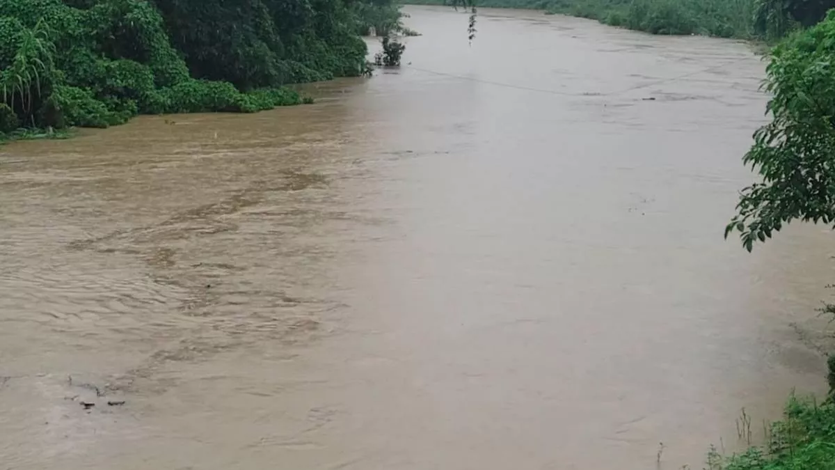 পরশুরাম পয়েন্টে বৃহস্পতিবার সকাল ৯টায় মুহুরী নদীর পানির উচ্চতা রেকর্ড করা হয়েছে ১০ দশমিক ৬৬ মিটার। ছবি: প্রতিদিনের বাংলাদেশ