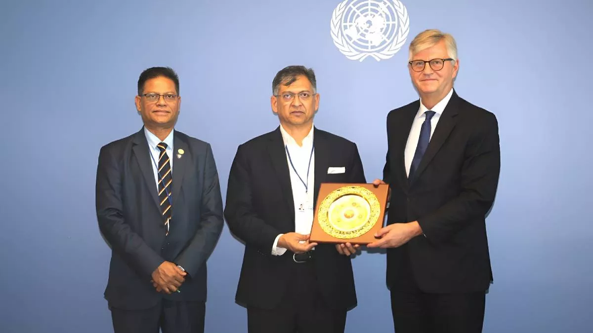 স্বরাষ্ট্রমন্ত্রীর সঙ্গে জাতিসংঘের আন্ডার সেক্রেটারি জেনারেল জঁ-পিয়েরে লাক্রোয়ার দ্বিপাক্ষিক বৈঠক। ফাইল ছবি