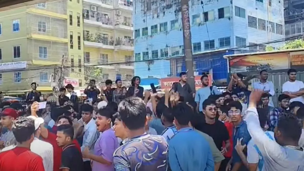 শিক্ষামন্ত্রীর পদত্যাগ দাবিতে ঢাকাসহ দেশের বিভিন্ন জেলায় বিক্ষোভ