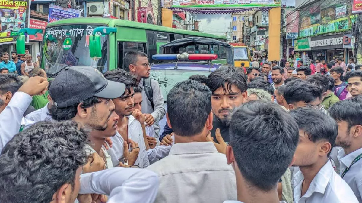 শিক্ষামন্ত্রীর পদত্যাগ দাবিতে আজও পরীক্ষার্থীদের বিক্ষোভ