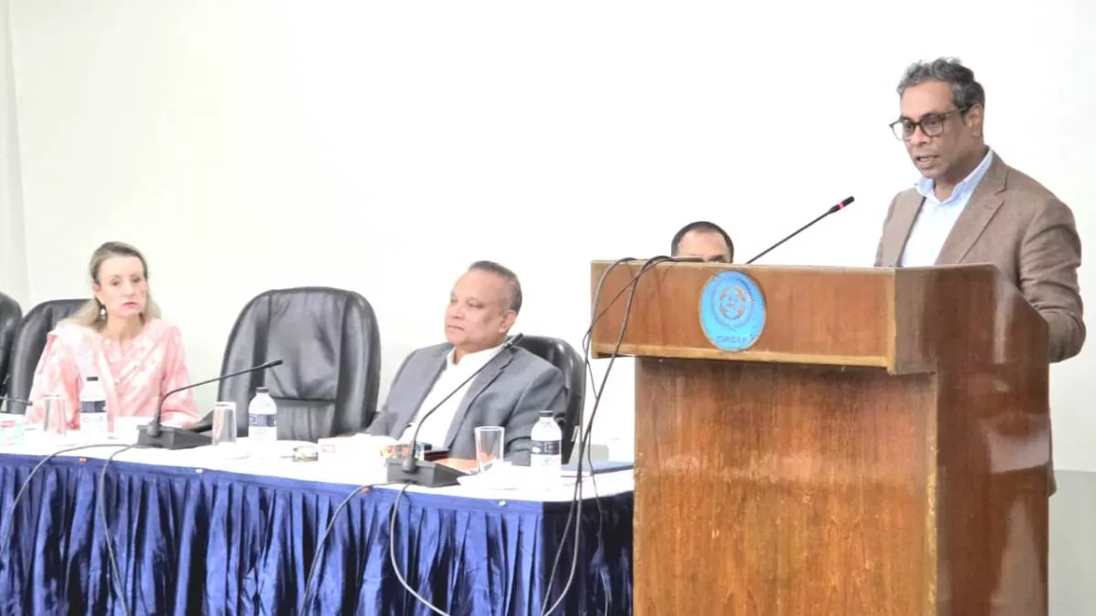 সিরডাপ মিলনায়তনে অনুষ্ঠিত এক সেমিনারে মঙ্গলবার প্রধান অতিথি হিসেবে বক্তব্য দেন স্বাস্থ্য ও পরিবার কল্যাণ প্রতিমন্ত্রী ড. এম এ মুহিত। ছবি: প্রতিদিনের বাংলাদেশ