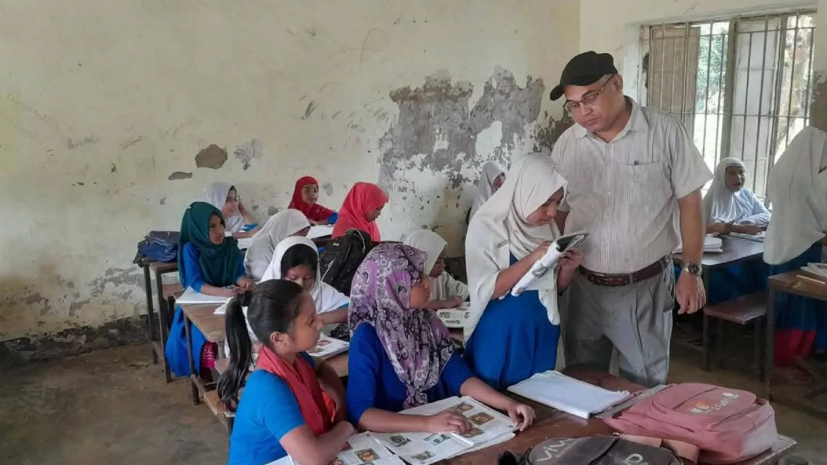 দায়িত্ব গ্রহণের পর থেকেই উপজেলার বাইয়ারা ক্লাস্টারের সরকারি প্রাথমিক বিদ্যালয়গুলোতে নিয়মিত পরিদর্শন, শ্রেণিকক্ষ পর্যবেক্ষণ করছেন সুমন চন্দ্র দেবনাথ। ছবি: প্রতিদিনের বাংলাদেশ