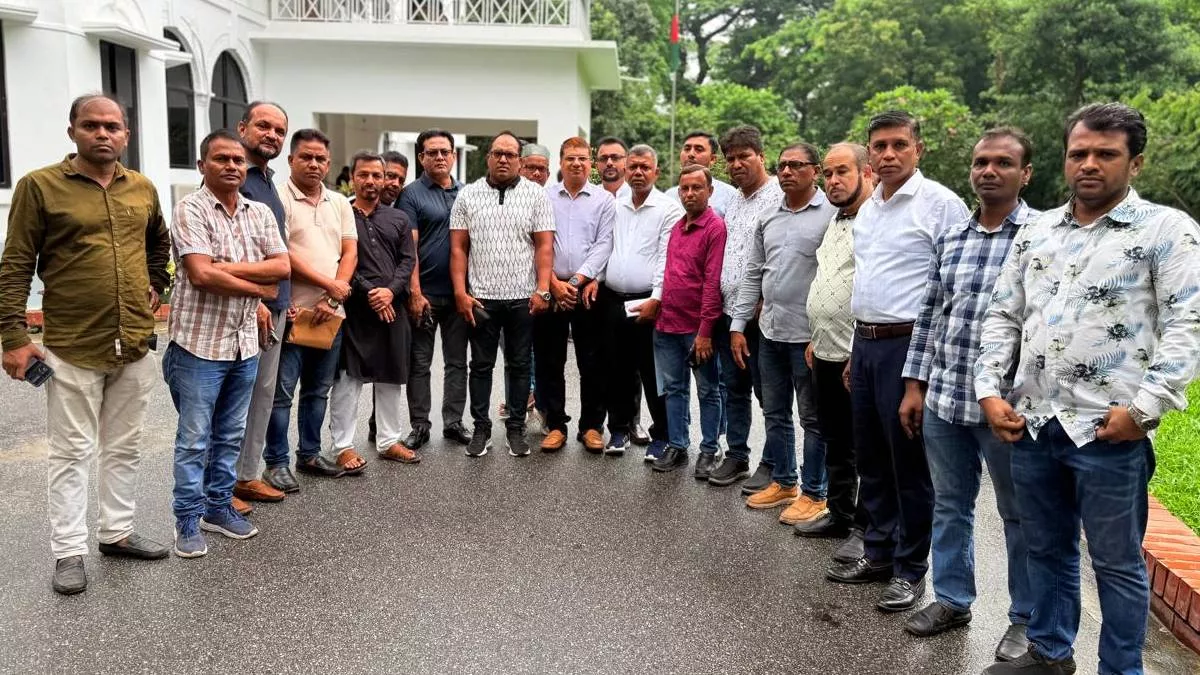 মির্জা ফখরুল ইসলামের হেয়ার রোডের বাসভবনে বৃহস্পতিবার সকালে সাক্ষাৎ করেছেন পদবঞ্চিত যুবদল নেতারা। ছবি: প্রতিদিনের বাংলাদেশ