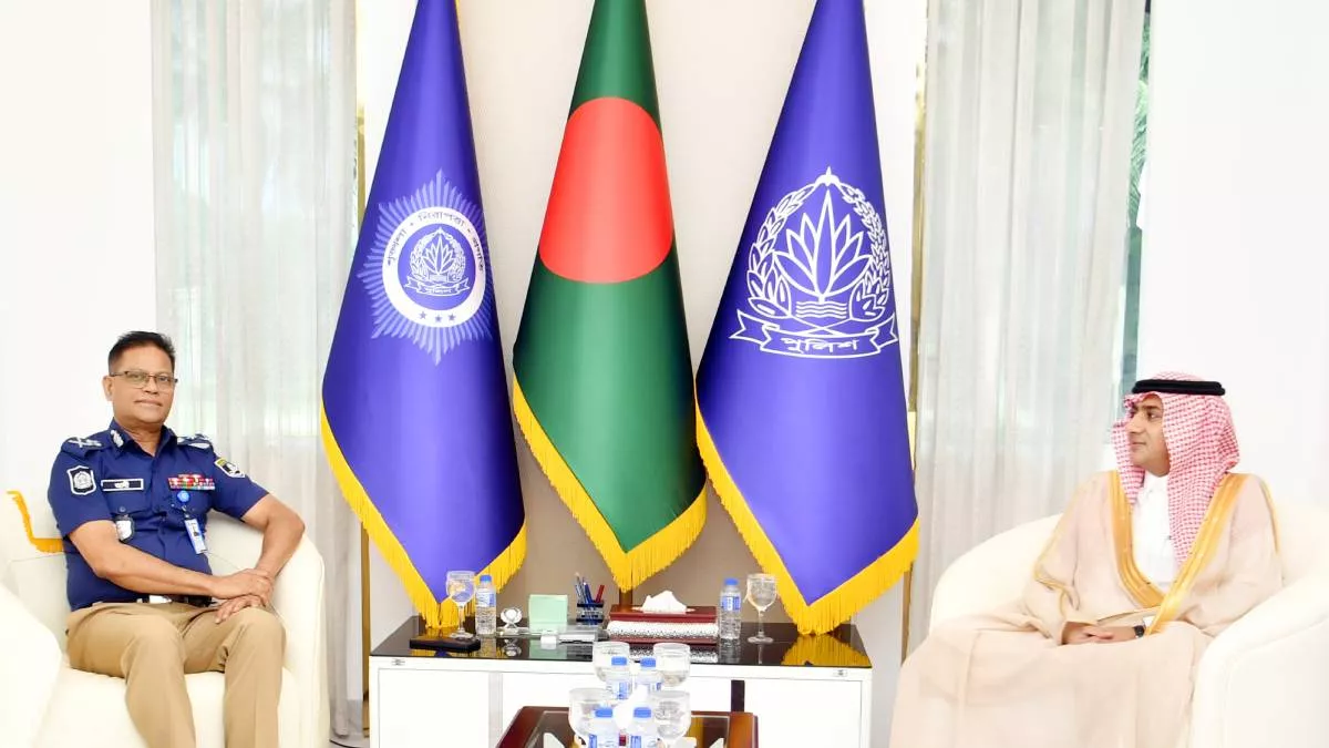 আইজিপির সঙ্গে সৌদি রাষ্ট্রদূতের সৌজন্য সাক্ষাৎ