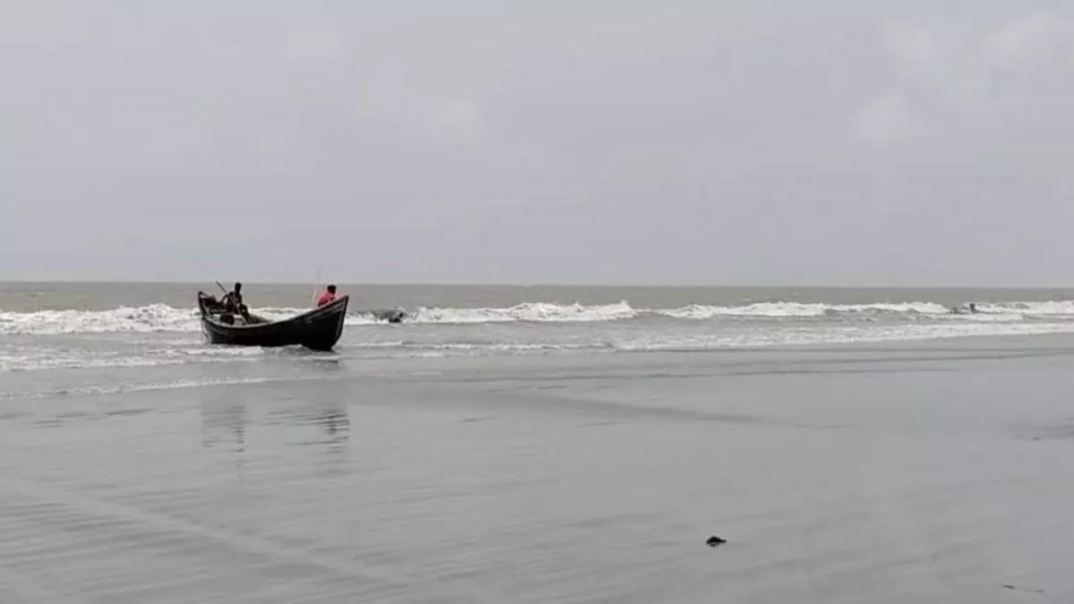 কুয়াকাটা সমুদ্র সৈকত। ছবি: প্রতিদিনের বাংলাদেশ