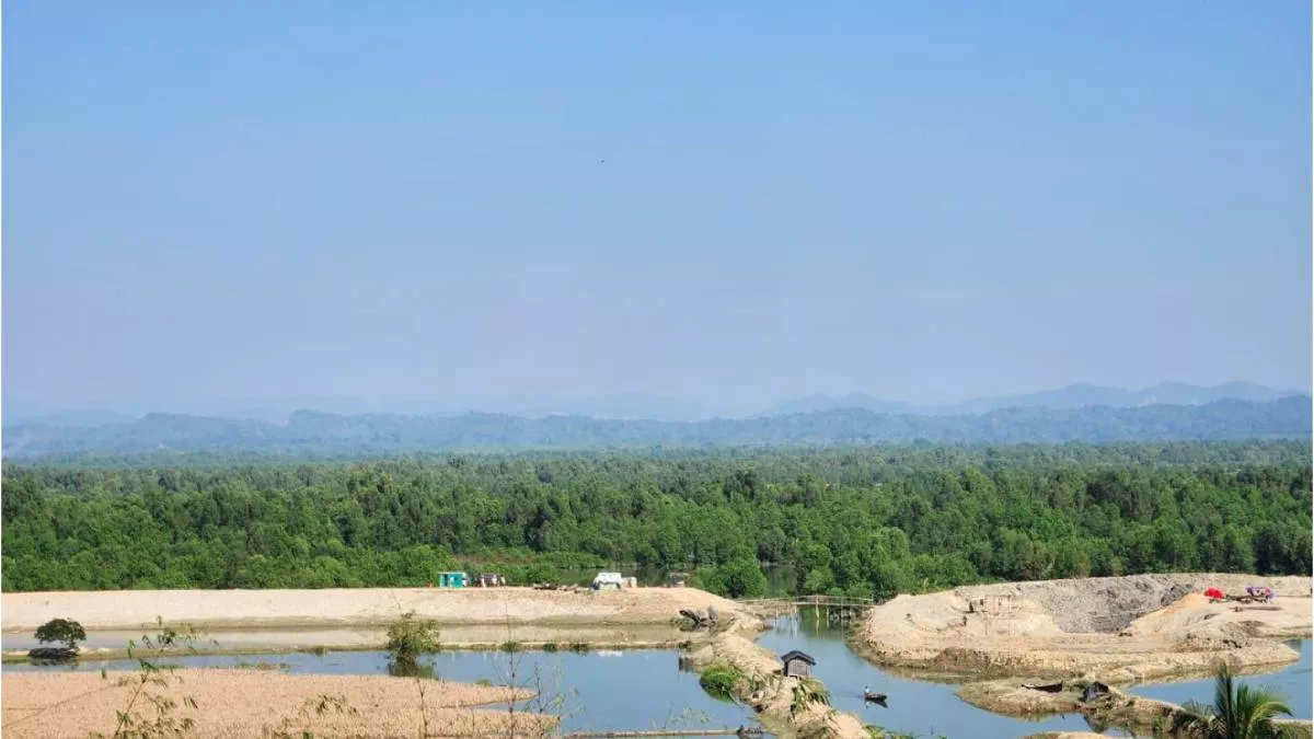 ফের টেকনাফ সীমান্তে গোলাগুলির শব্দ