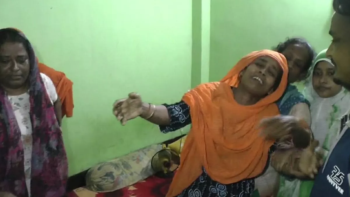নারায়ণগঞ্জে ছিনতাইকারী আখ্যা দিয়ে যুবককে পিটিয়ে হত্যা