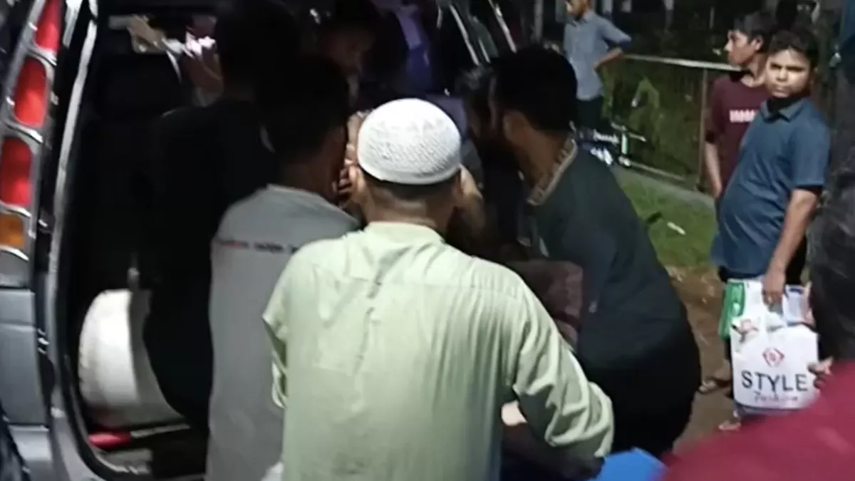 নামাজ পড়তে গিয়ে অটোরিকশার ধাক্কায় প্রাণ গেল শিক্ষকের