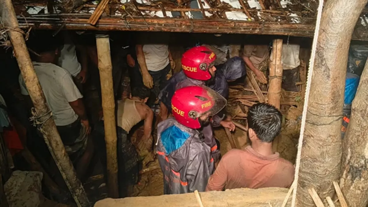 কক্সবাজারে পাহাড়ধসে ৯ জনের মৃত্যু