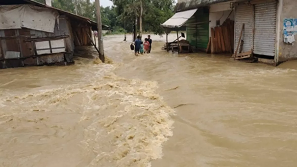 প্রবল বর্ষণে চট্টগ্রামের সাতকানিয়ায় দেখা দিয়েছে বন্যা পরিস্থিতি। ছবি: প্রতিদিনের বাংলাদেশ