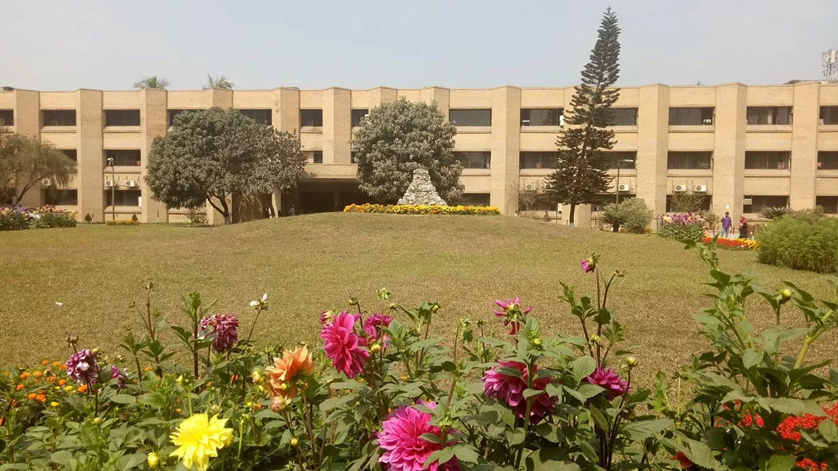 সিন্ডিকেট ও দালাল চক্রে জিম্মি এক হাসপাতাল