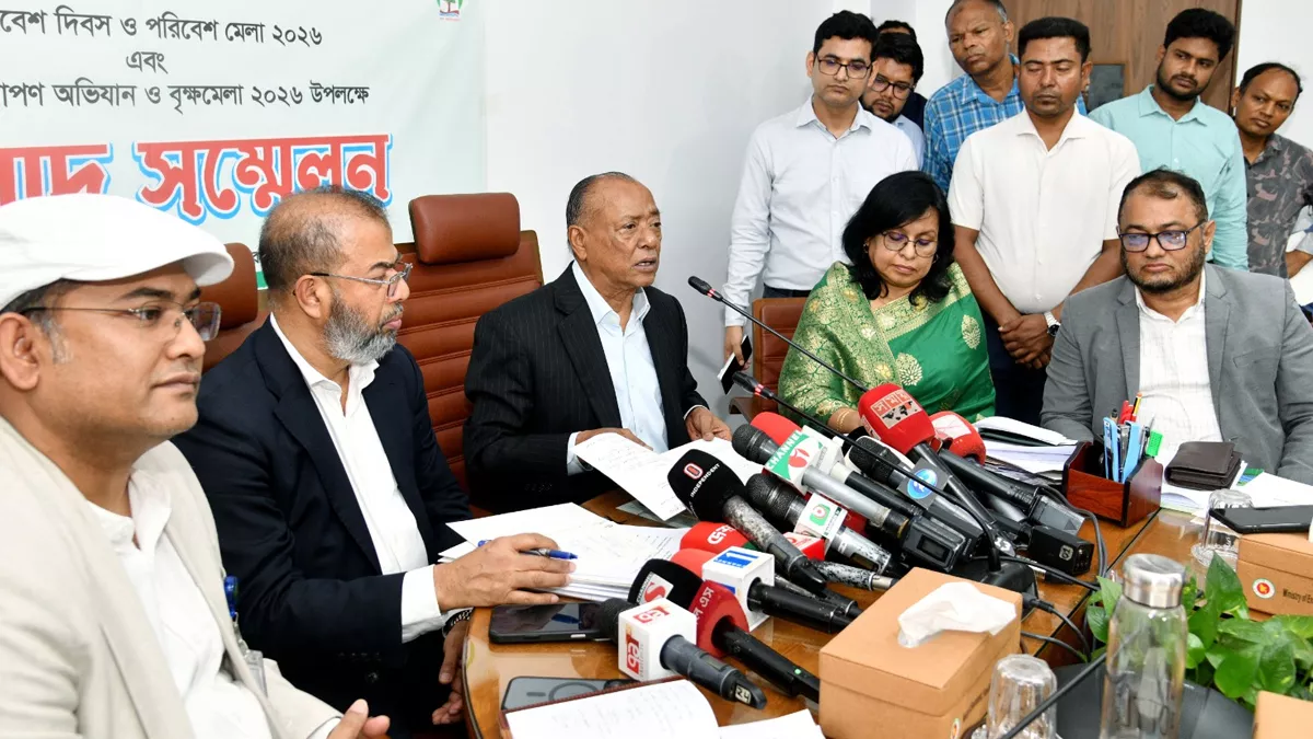 পরিবেশ, বন ও জলবায়ু পরিবর্তন মন্ত্রণালয়ের সম্মেলন কক্ষে বুধবার  আয়োজিত সংবাদ সম্মেলনে কথা বলছেন পরিবেশ, বন ও জলবায়ু পরিবর্তন মন্ত্রী আবদুল আউয়াল মিন্টু।