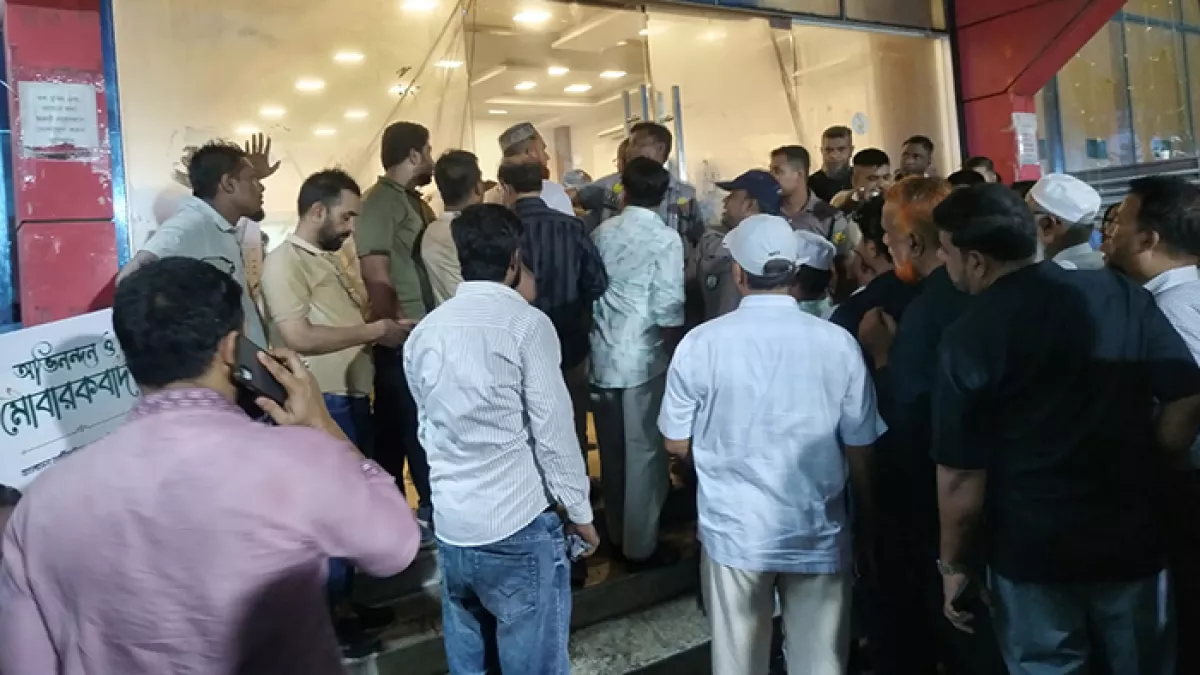 বকশিবাজার আলিয়া মাদ্রাসার (৩৩/৩ উমেশ দত্ত রোড) কারা কনভেনশন সেন্টারে শনিবার বিএফএ নির্বাচনের ভোটগ্রহণ শুরু হয়। ছবি: প্রতিদিনের বাংলাদেশ