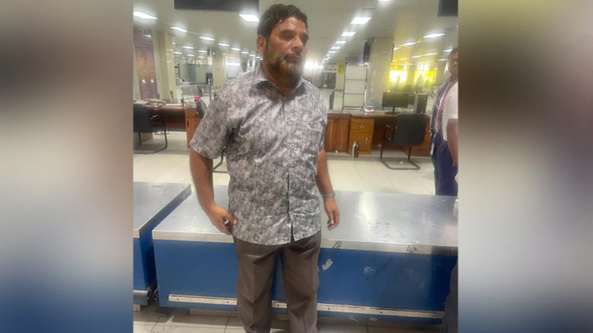 আটক শহিদুল আলম চৌধুরী। ছবি: প্রতিদিনের বাংলাদেশ