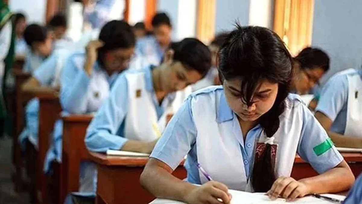 সারা দেশে একযোগে শুরু হয়েছে ২০২৬ সালের এইচএসসি ও সমমান পরীক্ষা। ছবি: বাসস