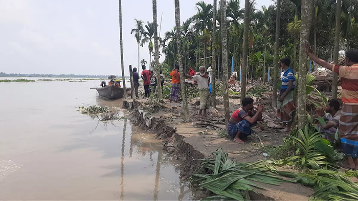 কমছে নদ-নদীর পানি, বাড়ছে ভাঙন