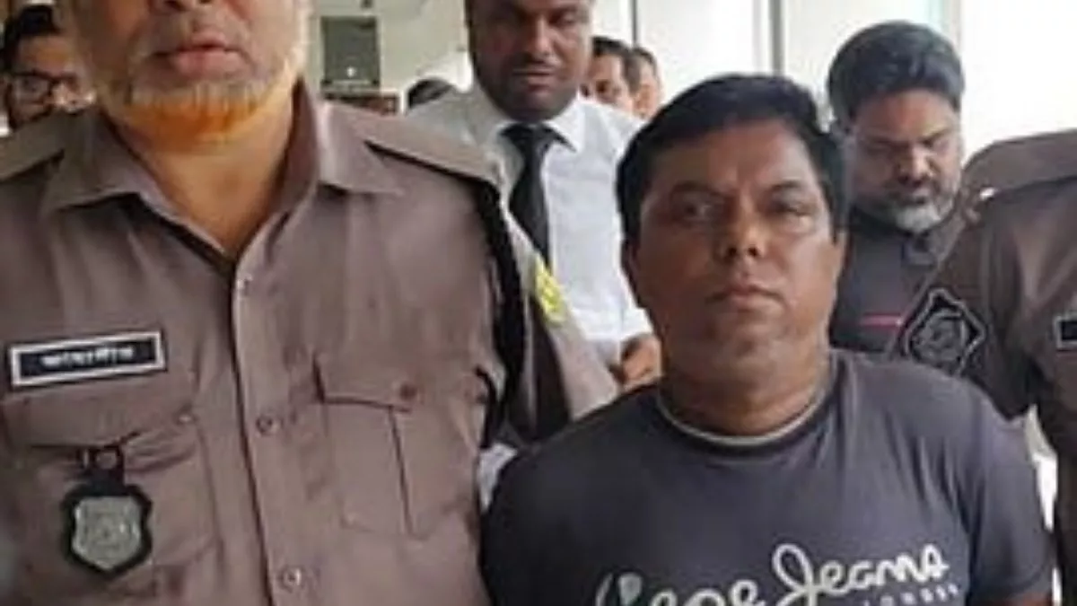 রায় ঘোষণার পর সাজা পরোয়ানা জারি করে  রাশেদ সরকারকে কারাগারে পাঠানো হয়। ছবি: প্রতিদিনের বাংলাদেশ
