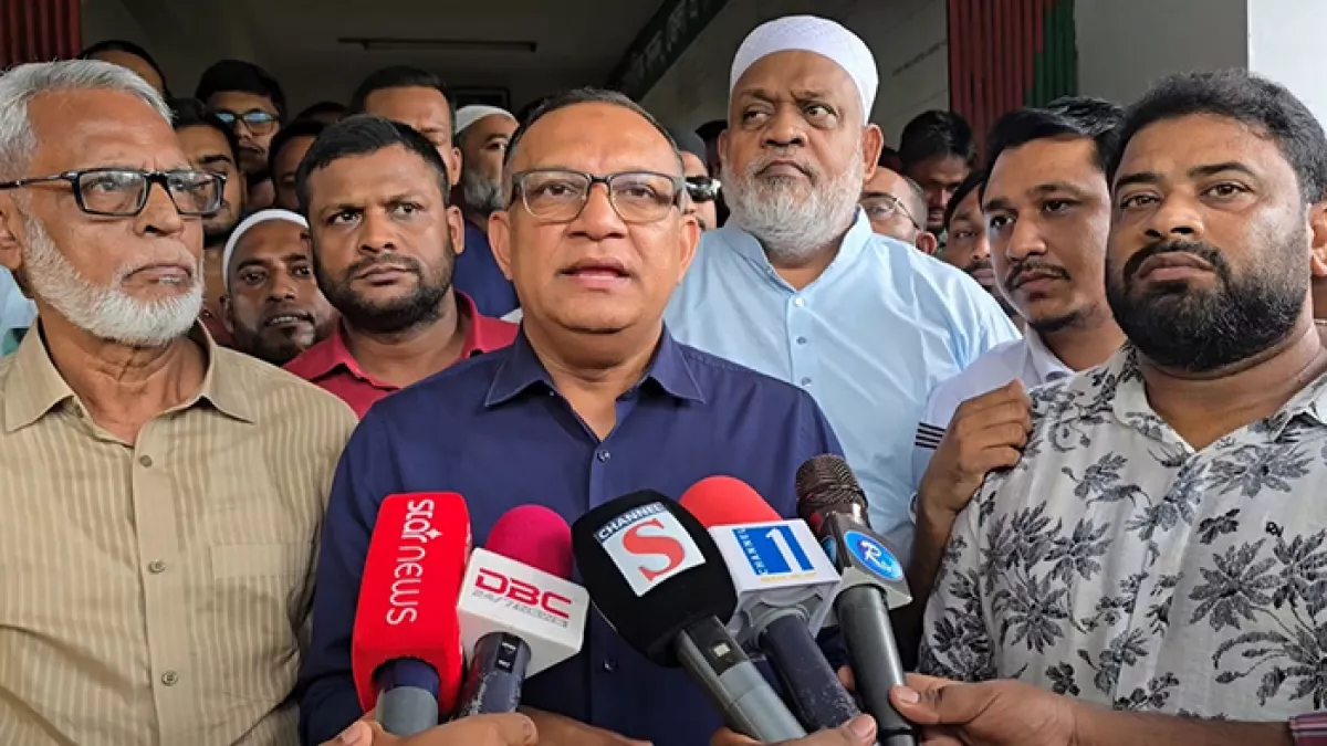 কিশোরগঞ্জে রবিবার সাংবাদিকদের সঙ্গে কথা বলেন বস্ত্র ও পাট প্রতিমন্ত্রী মো. শরীফুল আলম। ছবি: প্রতিদিনের বাংলাদেশ
